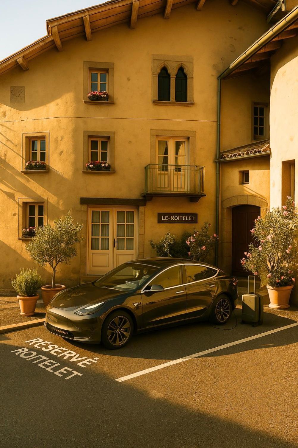 Appart'Hotel Chaleureux Au Coeur De Tullins - Le Roitelet エクステリア 写真